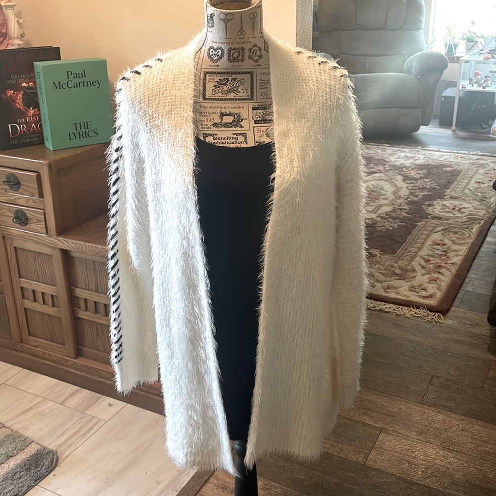 Long white sweater. 1X NWT
